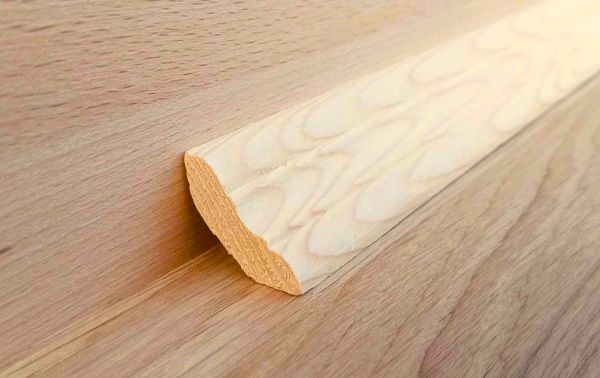 Плинтус из дерева евро 40мм.