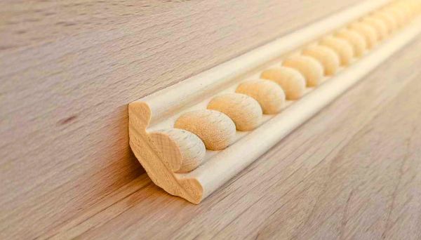 Плинтус деревянный 30мм с косичкой.