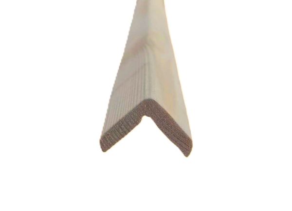 Угольник наружный из ели гладкий 20мм*20мм 3м