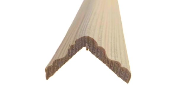 Угольник наружный из ели фигурный 20*20 3м